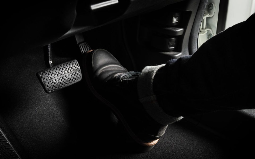 Why Does My Car Lose Power When Accelerating? 